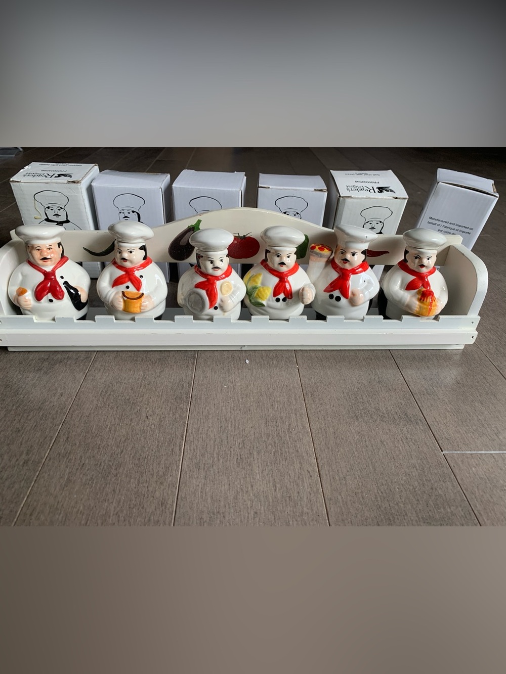 Vintage Reader’s Digest Ceramic Chef Spice Rack Set 6 Shakers Wall Rack - Picture 11 of 16